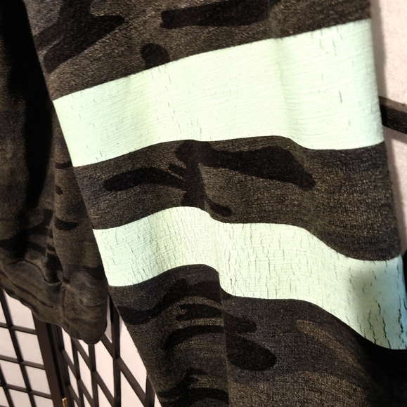 Sundry For Evereve Green Camo Pullover Drop Sleeve Sweatshirt With Mint Stripes - Picture 3 of 11